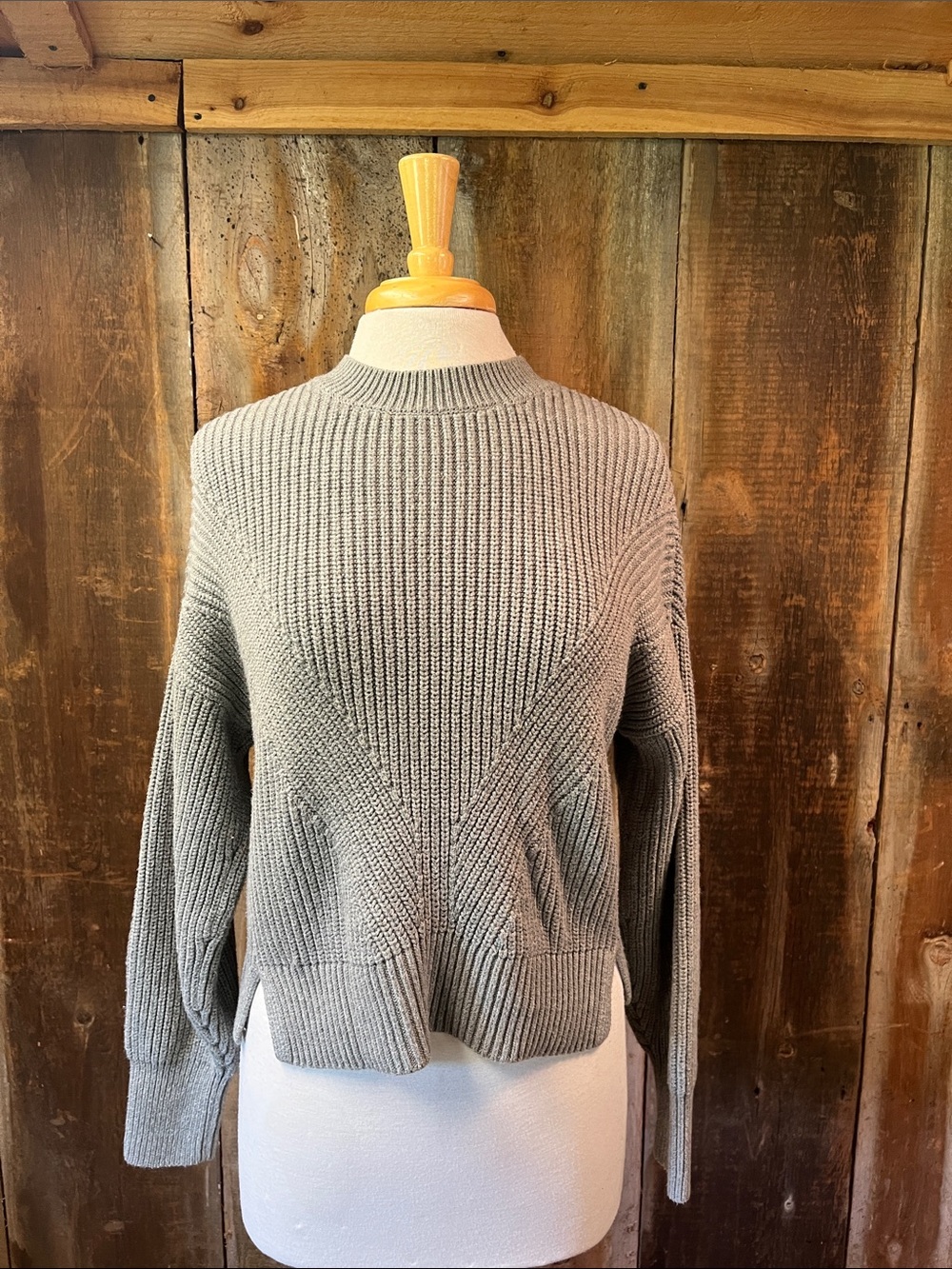 Abercrombie and Fitch heavy cotton crew cropped sweater Size Medium Gray